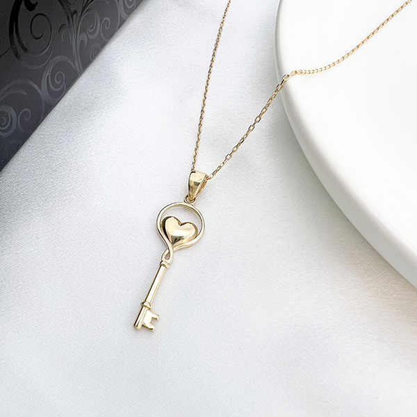 Heart Lock Necklace, in 18K Yellow Gold 